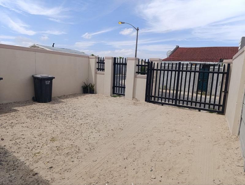 To Let 2 Bedroom Property for Rent in Malibu Village Western Cape